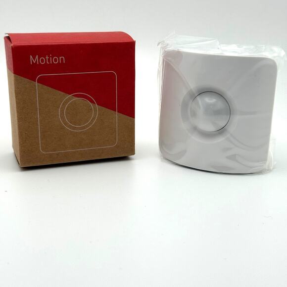 SimpliSafe Motion Sensor and 3 sets Entry Sensor New in Box - Picture 7 of 10